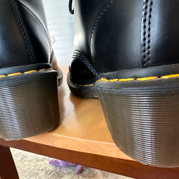 Lace up Dr Martens boots - Picture 2 of 7